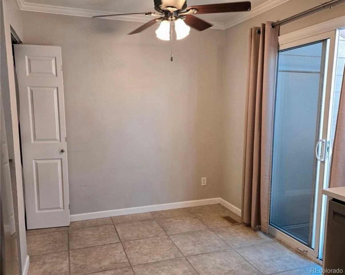 886 Summer Dr - Photo 5 of 25