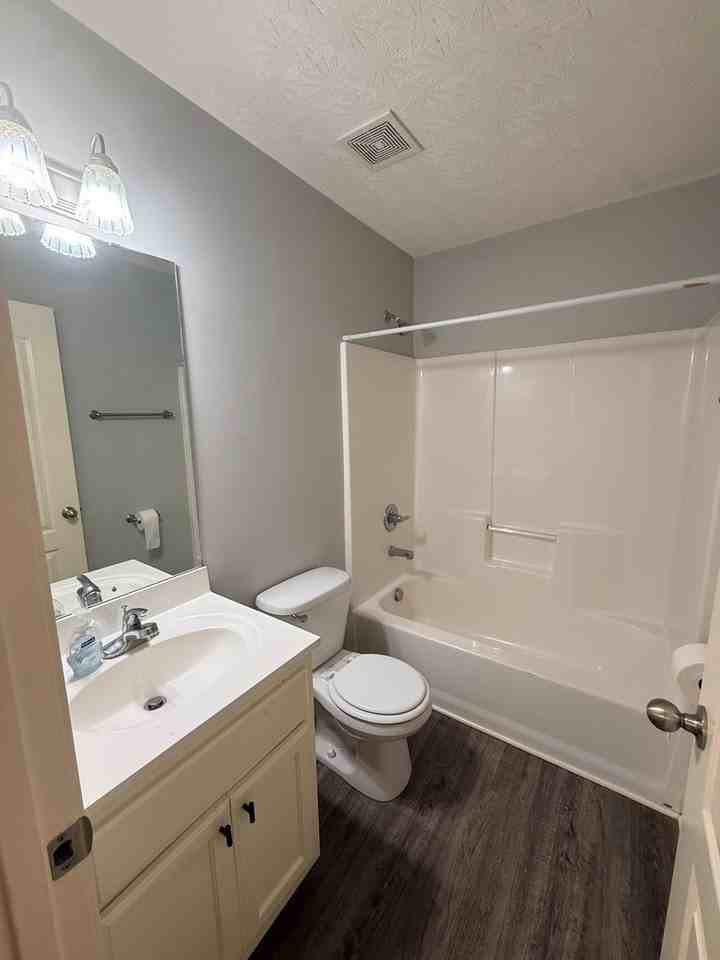 1443 Calgary Way - Photo 6 of 13