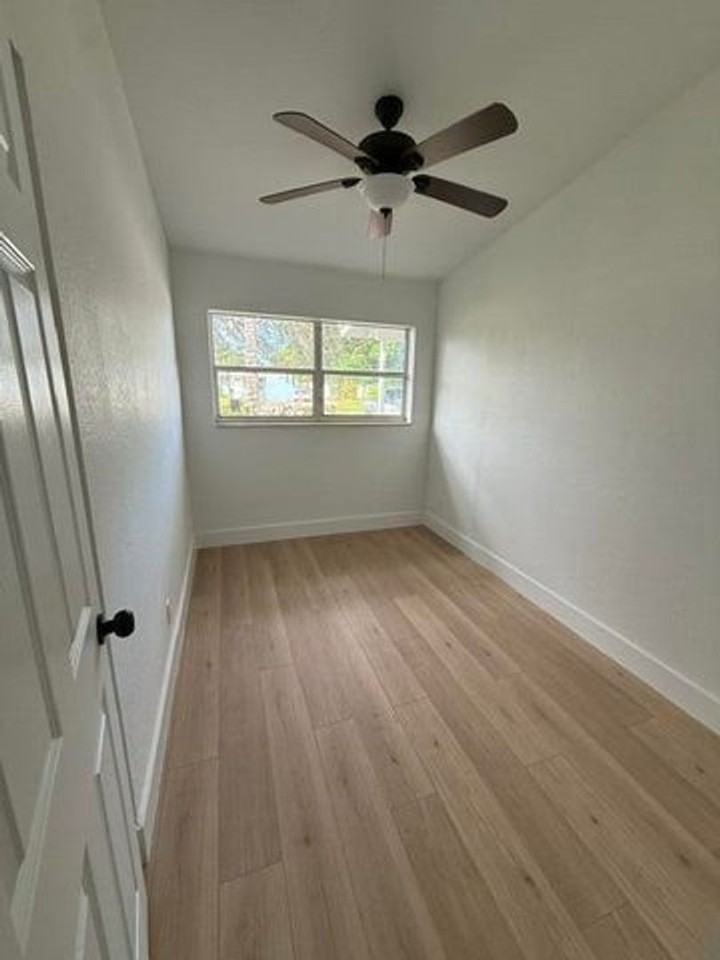 1004 Sw 22nd Ave - Photo 6 of 13