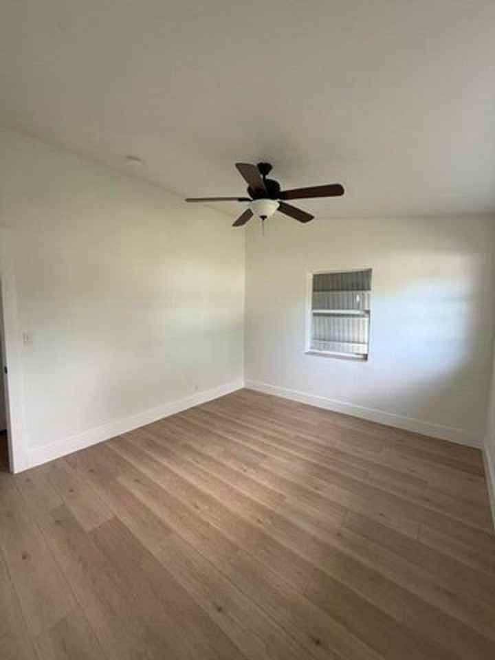 1004 Sw 22nd Ave - Photo 7 of 13