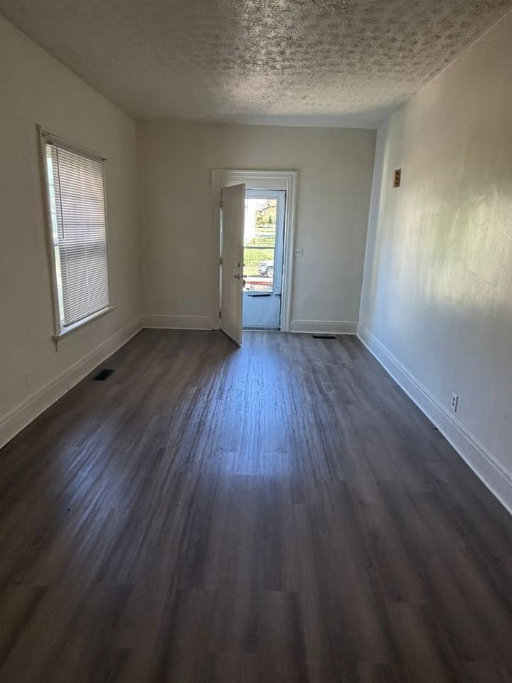 639 Forest Ave - Photo 2 of 10