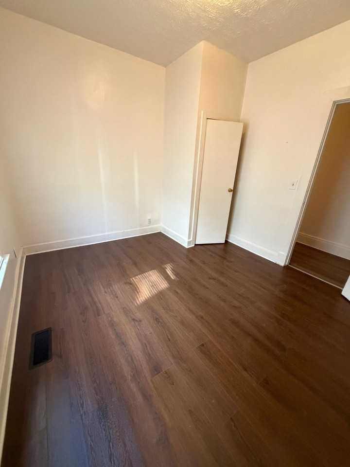 639 Forest Ave - Photo 5 of 10