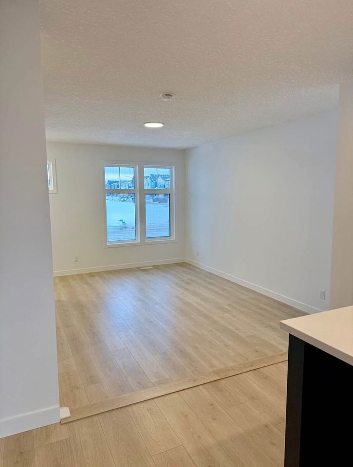 471 Union Ave Se - Photo 5 of 18