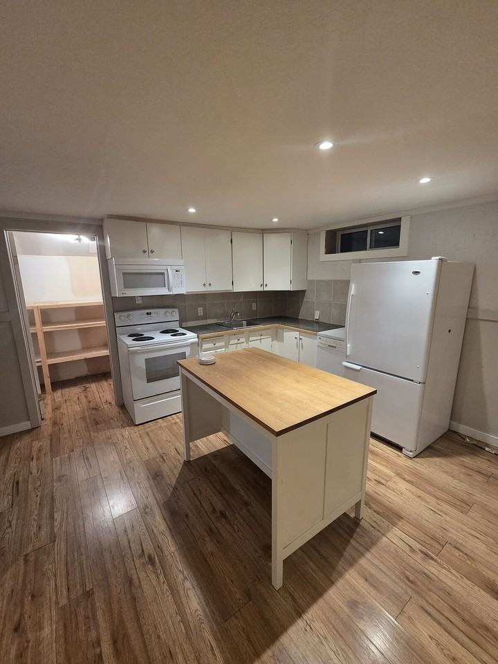 6130 Tweed St Ne - Photo 3 of 23