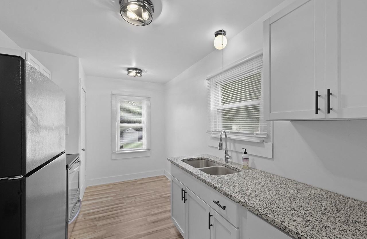 1422 E 49th St #NA - Photo 4 of 9