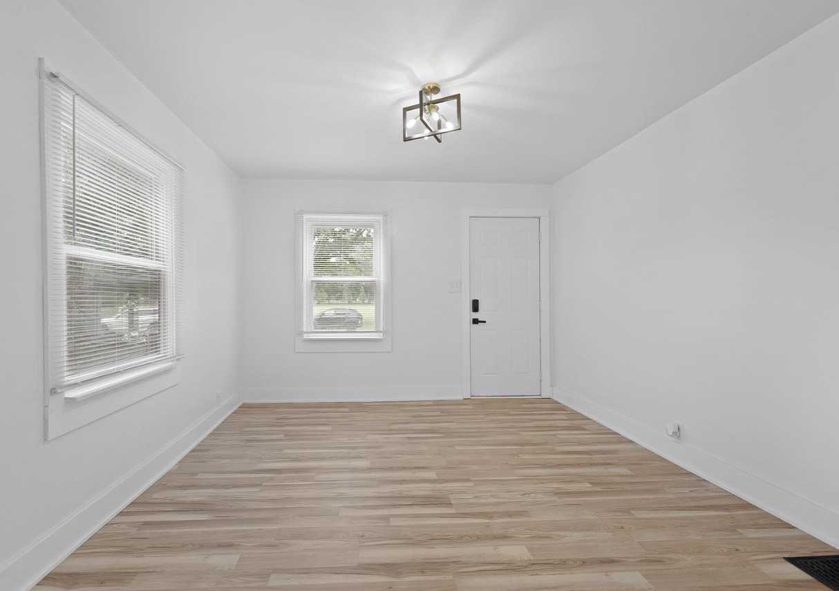 1422 E 49th St #NA - Photo 5 of 9