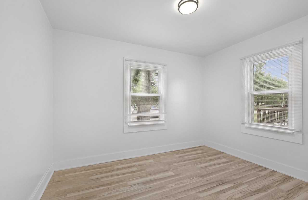 1422 E 49th St #NA - Photo 7 of 9