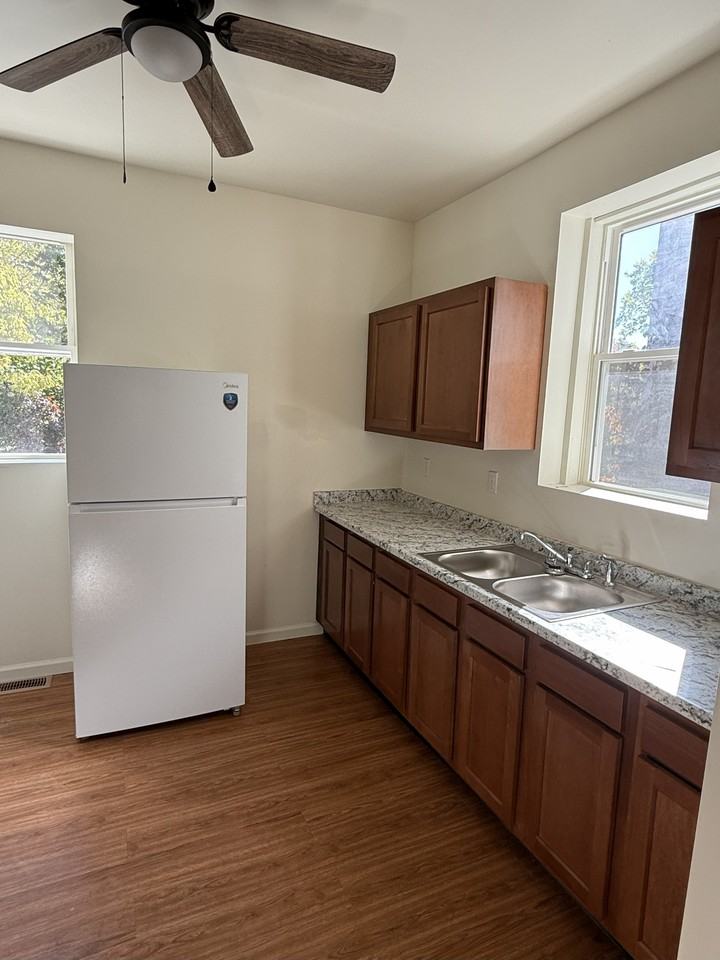 820 Rosemont Ave #1 - Photo 3 of 10