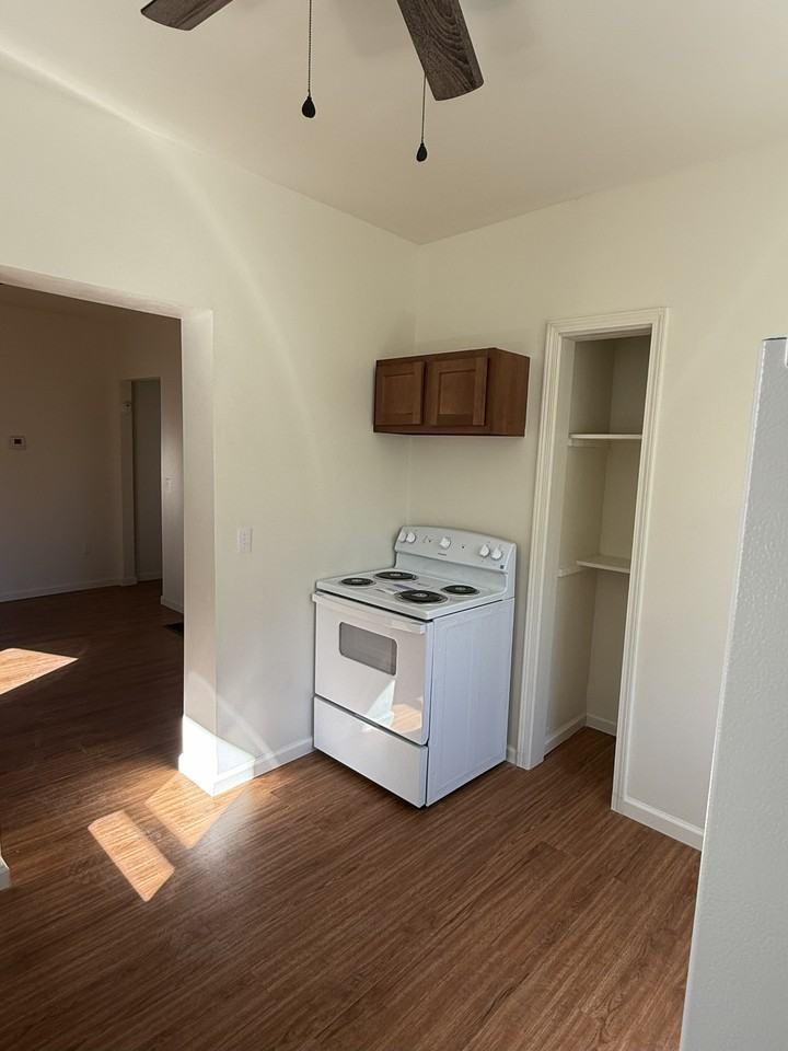 820 Rosemont Ave #1 - Photo 4 of 10