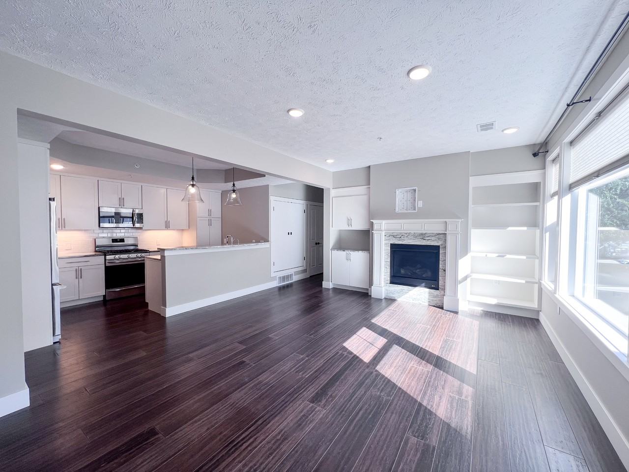 825 7th St #208 - Photo 2 of 24