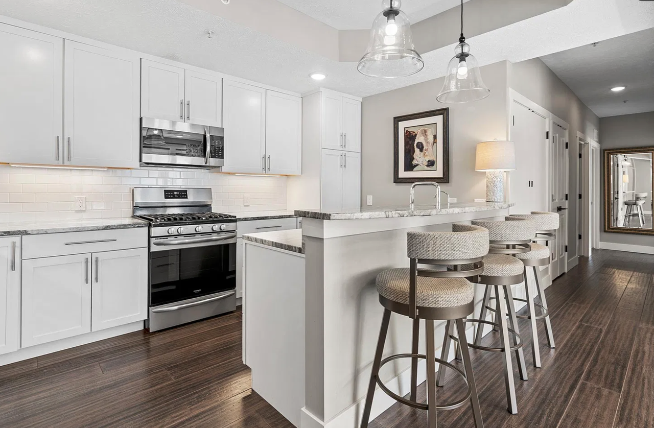 825 7th St #208 - Photo 3 of 24