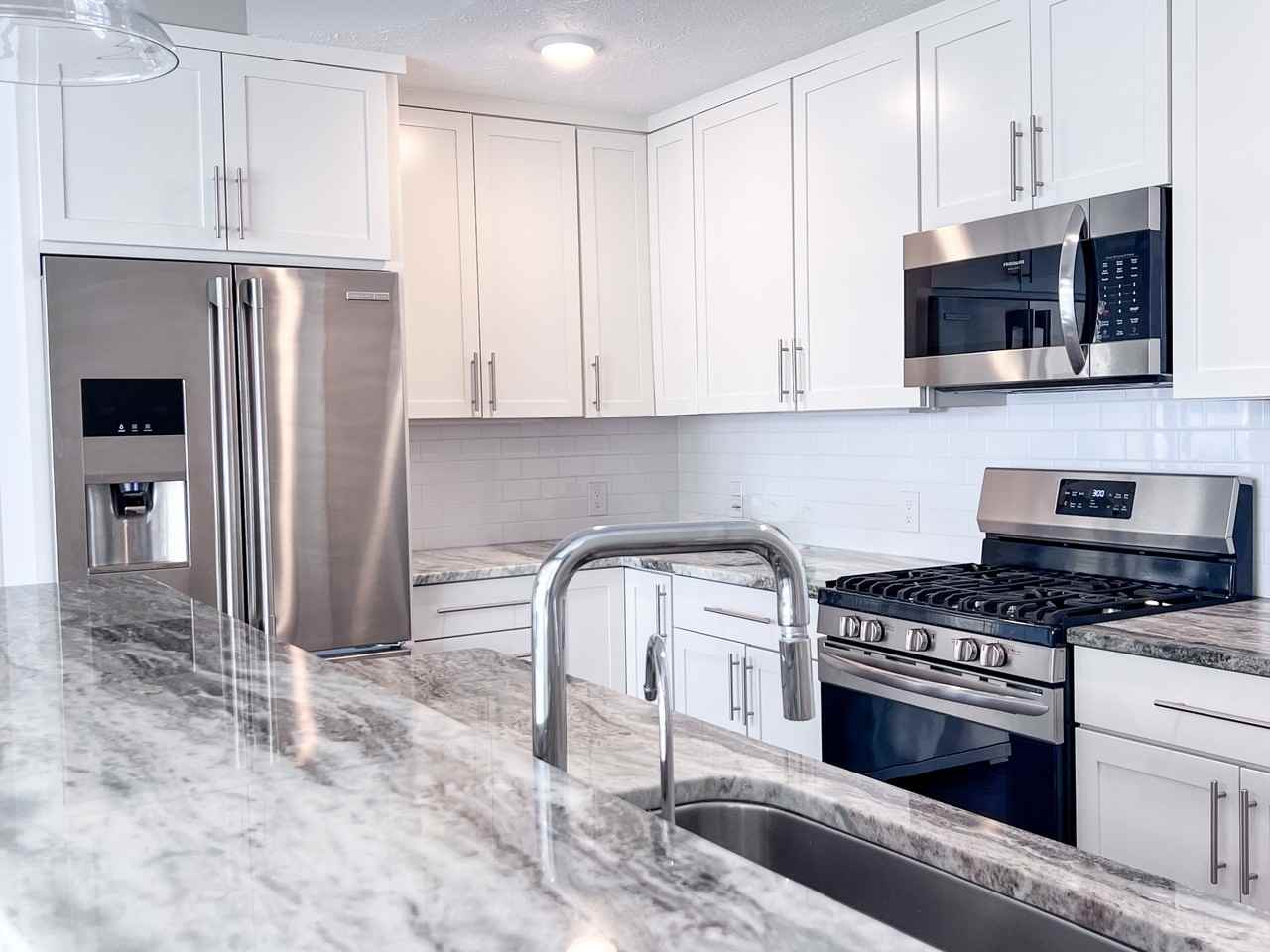 825 7th St #208 - Photo 4 of 24