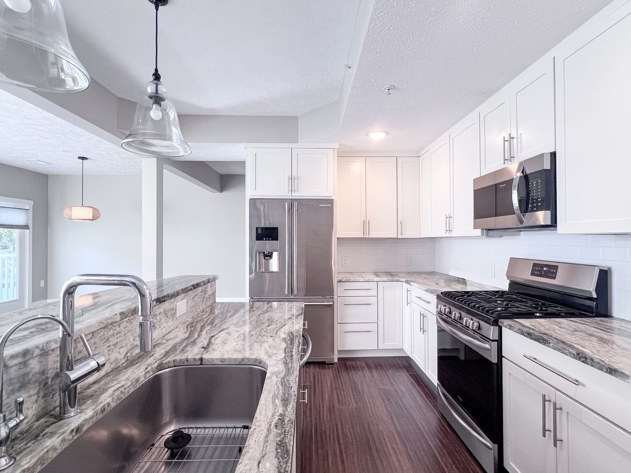 825 7th St #208 - Photo 7 of 24