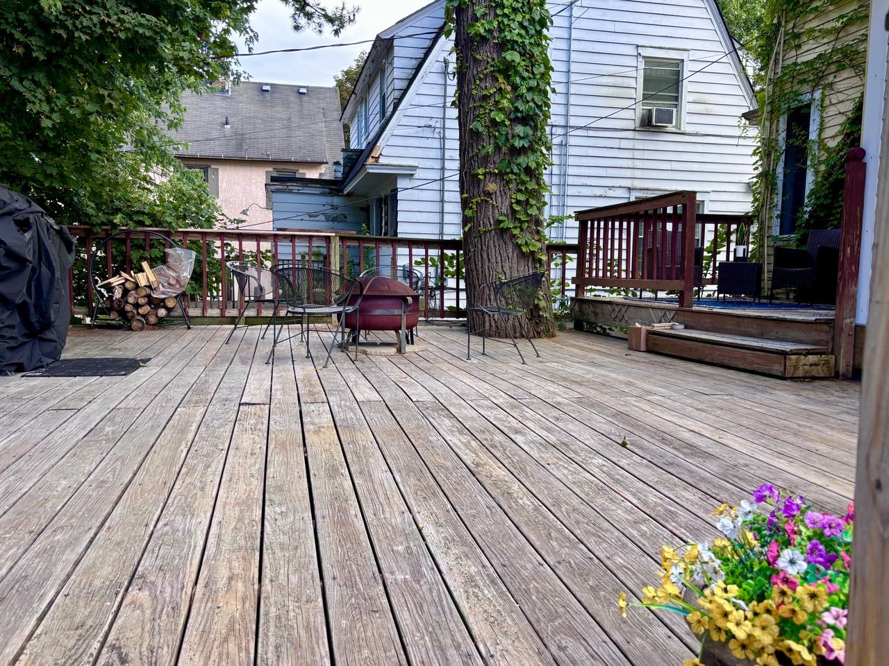 649 Parkway E #NA - Photo 3 of 40