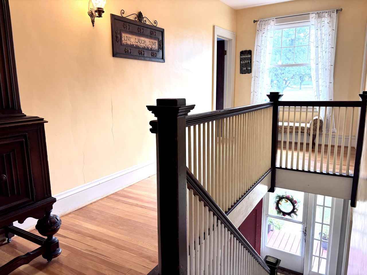 649 Parkway E #NA - Photo 5 of 40