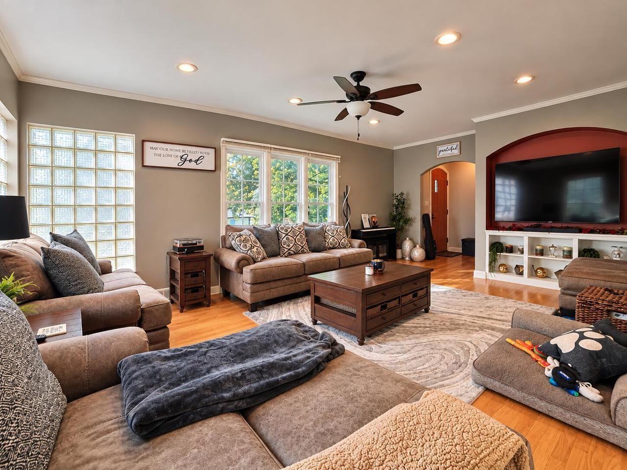 304 Oxford Rd #NA - Photo 7 of 29