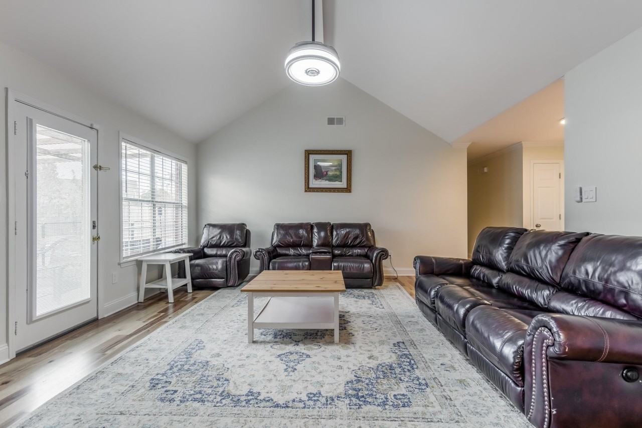 9760 Kingsridge Dr #NA - Photo 2 of 15