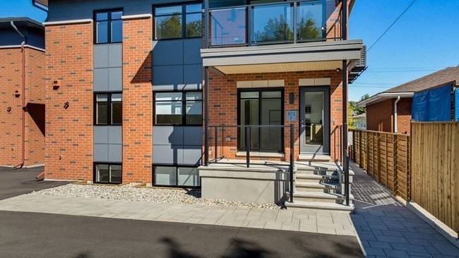872 Riddell Ave N - Photo 2 of 13
