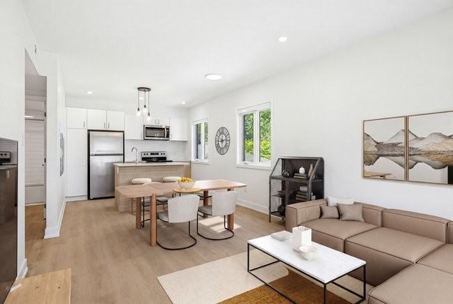 872 Riddell Ave N - Photo 4 of 13