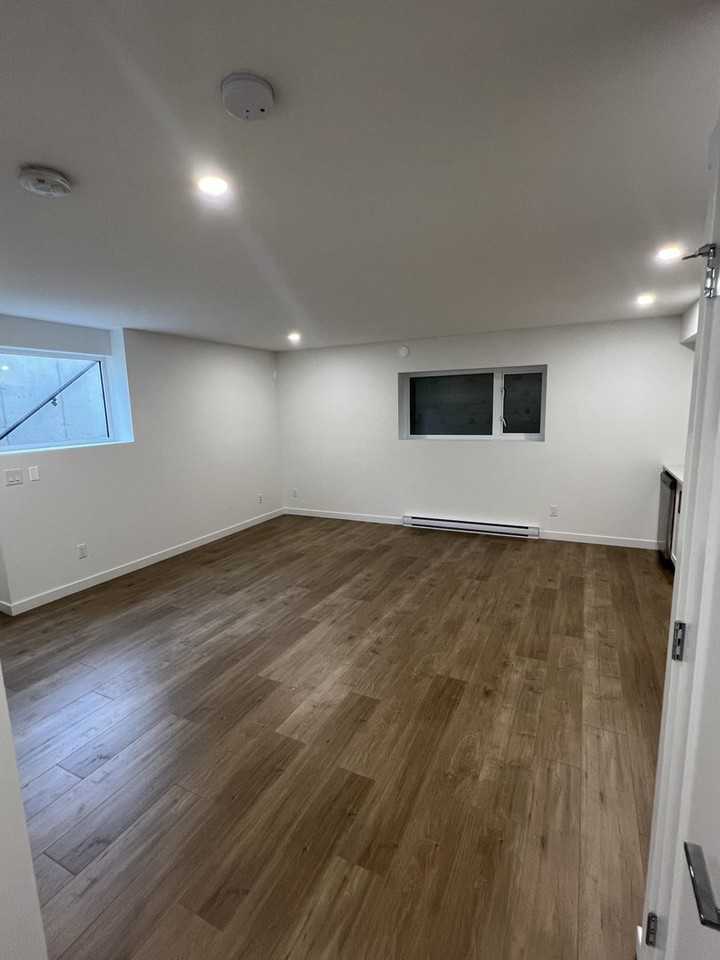 20451 76a Ave - Photo 2 of 8