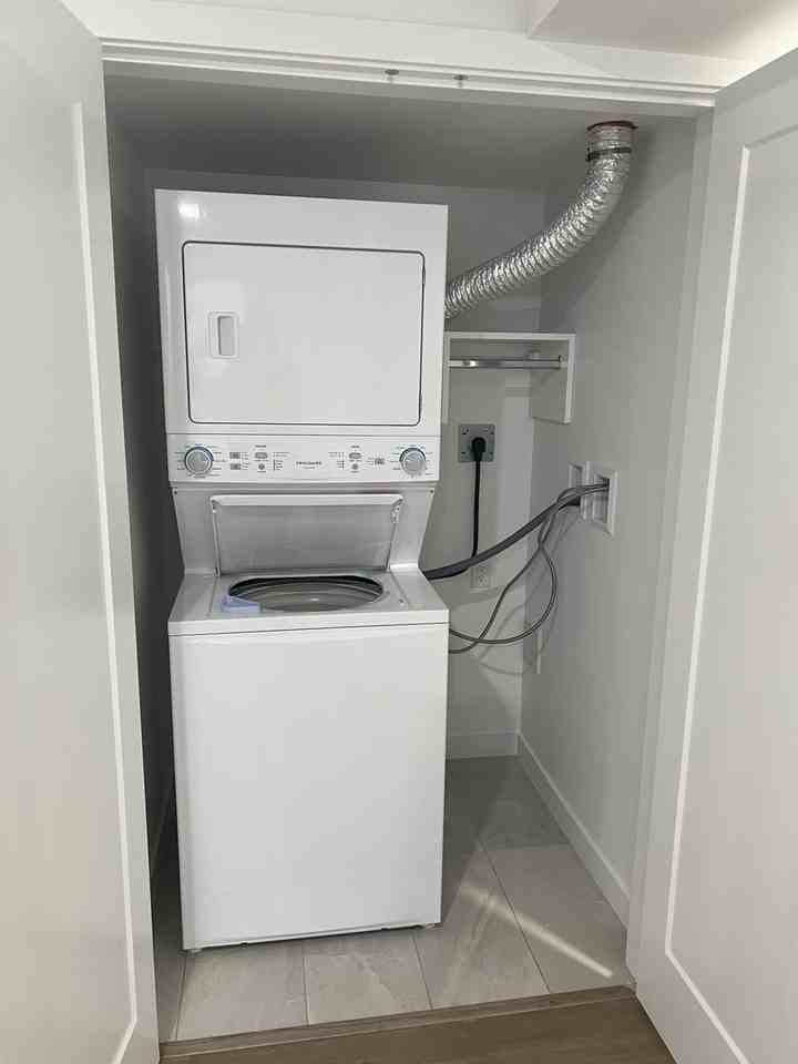 20451 76a Ave - Photo 3 of 8