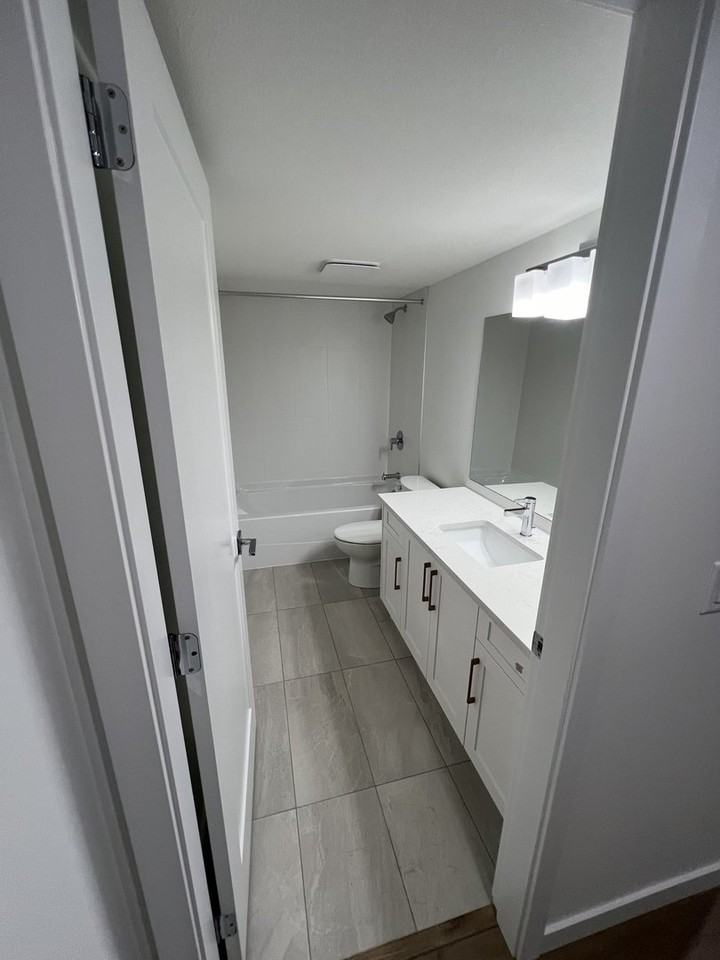 20451 76a Ave - Photo 6 of 8