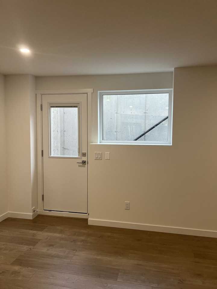 20451 76a Ave - Photo 7 of 8