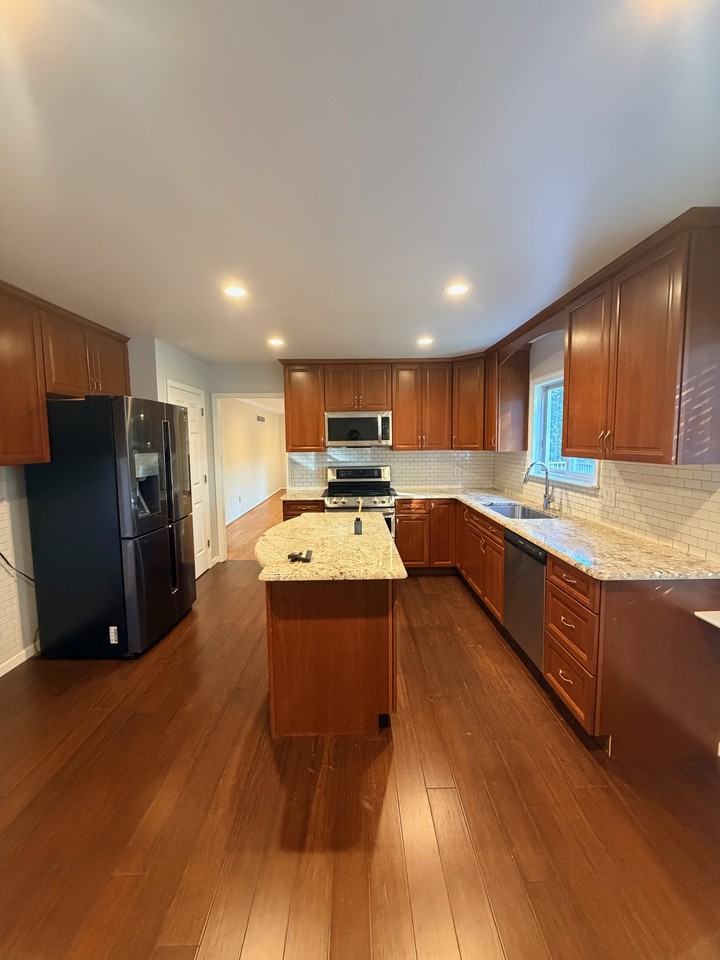 139 Belmont Dr #1 - Photo 3 of 35