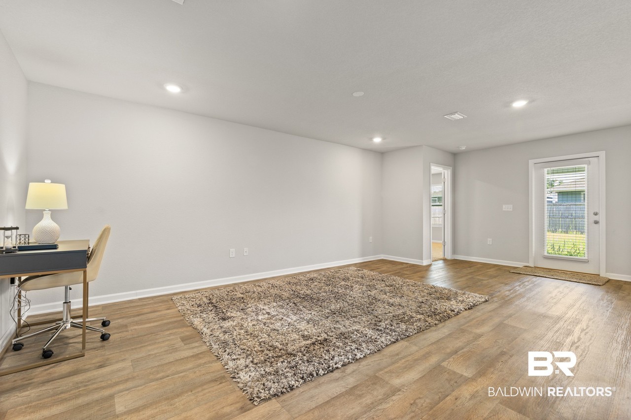 7496 Brompton Dr - Photo 3 of 20