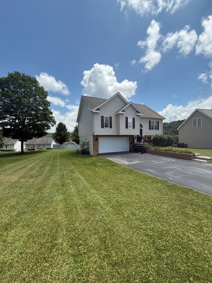 476 Brandon Dr #1 - Photo 2 of 50