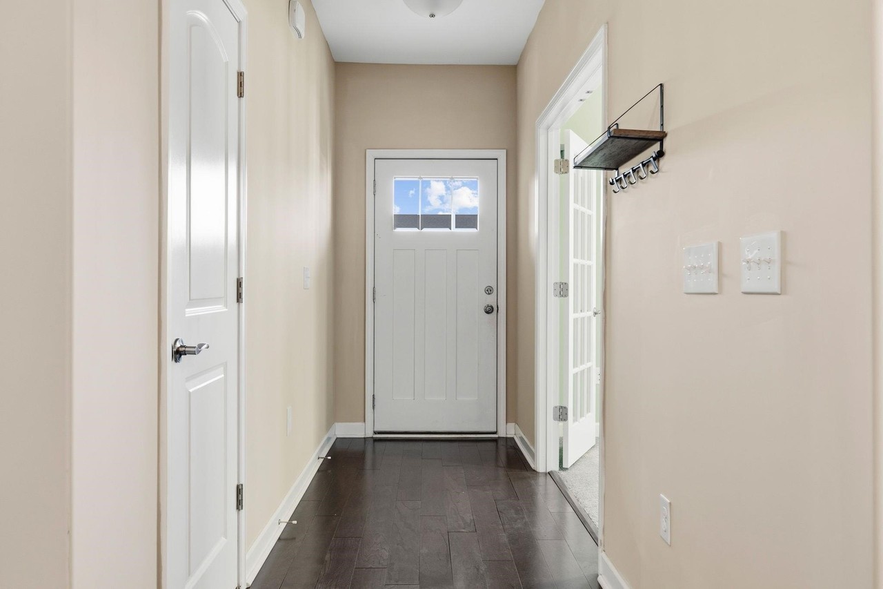 2820 Desert Rose St - Photo 3 of 25