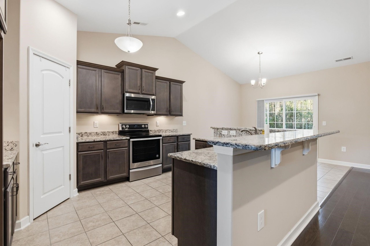 2820 Desert Rose St - Photo 6 of 25