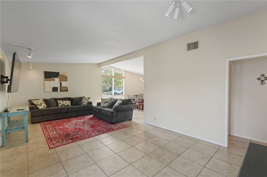 918 Dolphin Pl - Photo 2 of 23