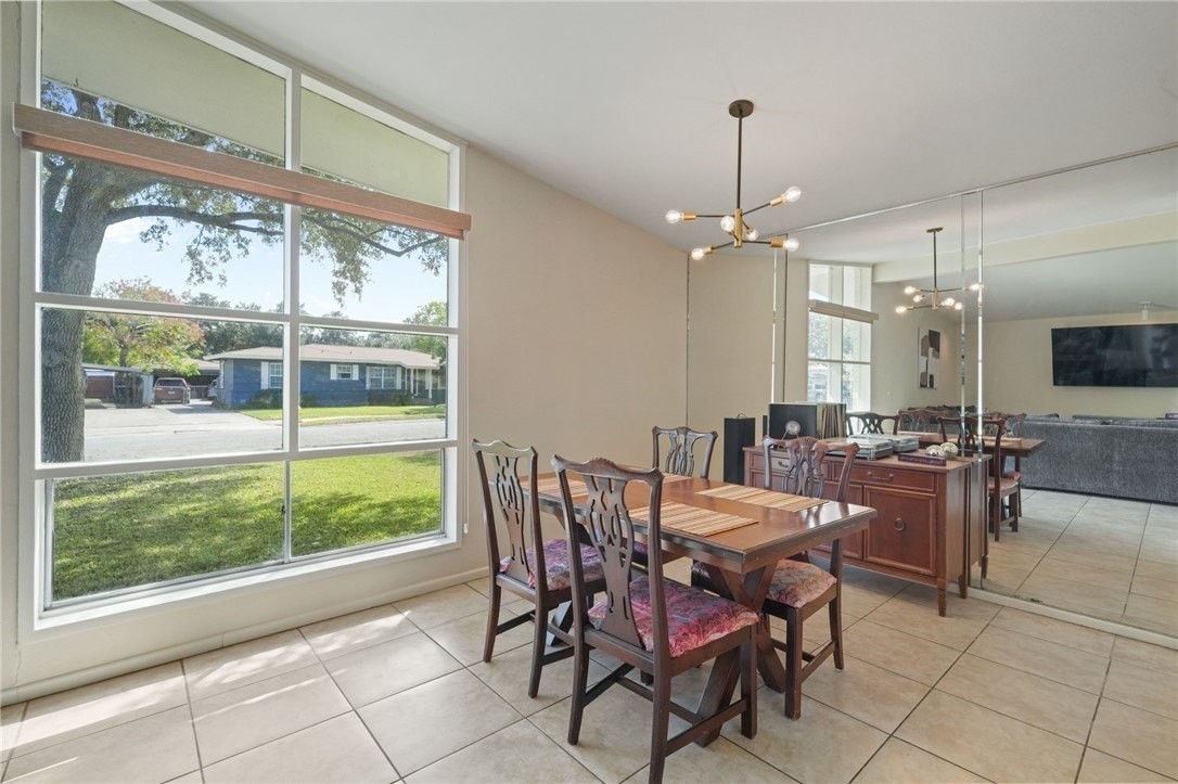 918 Dolphin Pl - Photo 5 of 23