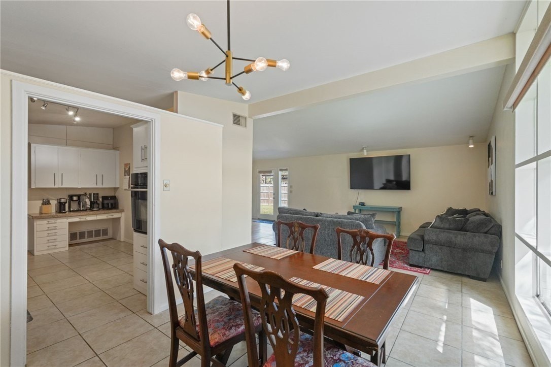 918 Dolphin Pl - Photo 7 of 23