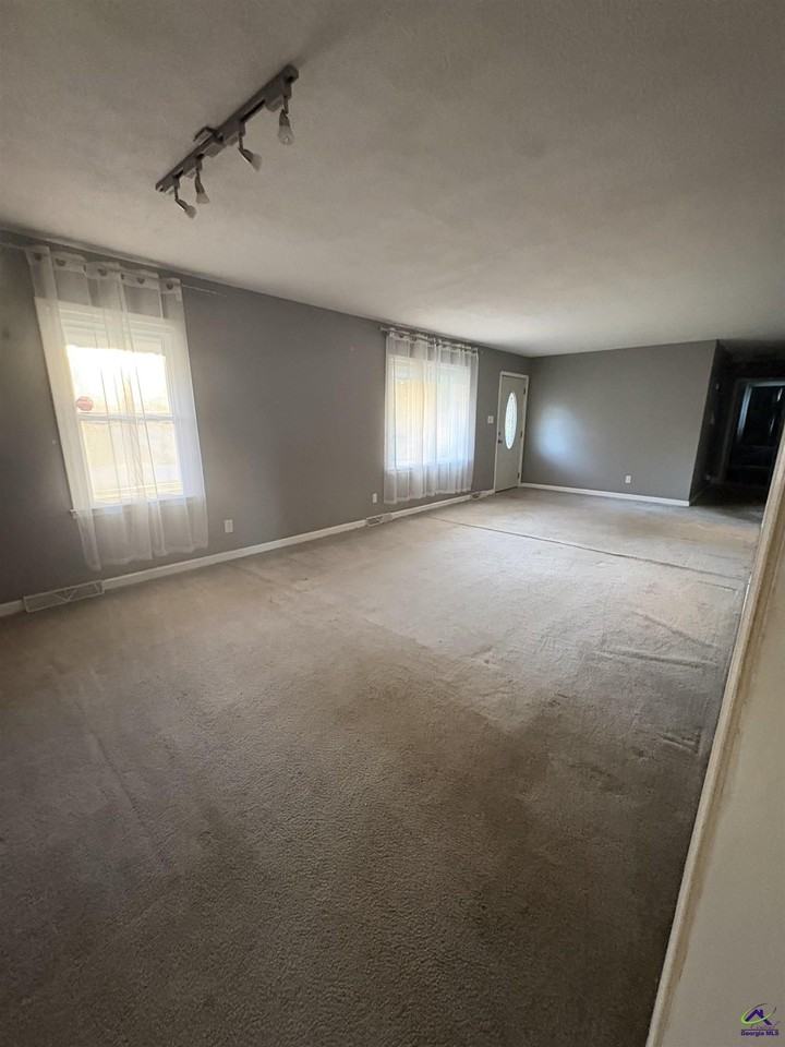 202 Highland Dr - Photo 3 of 19