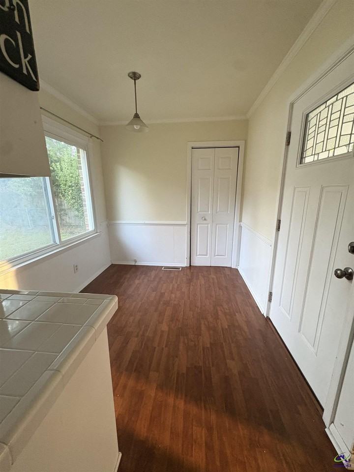 202 Highland Dr - Photo 5 of 19