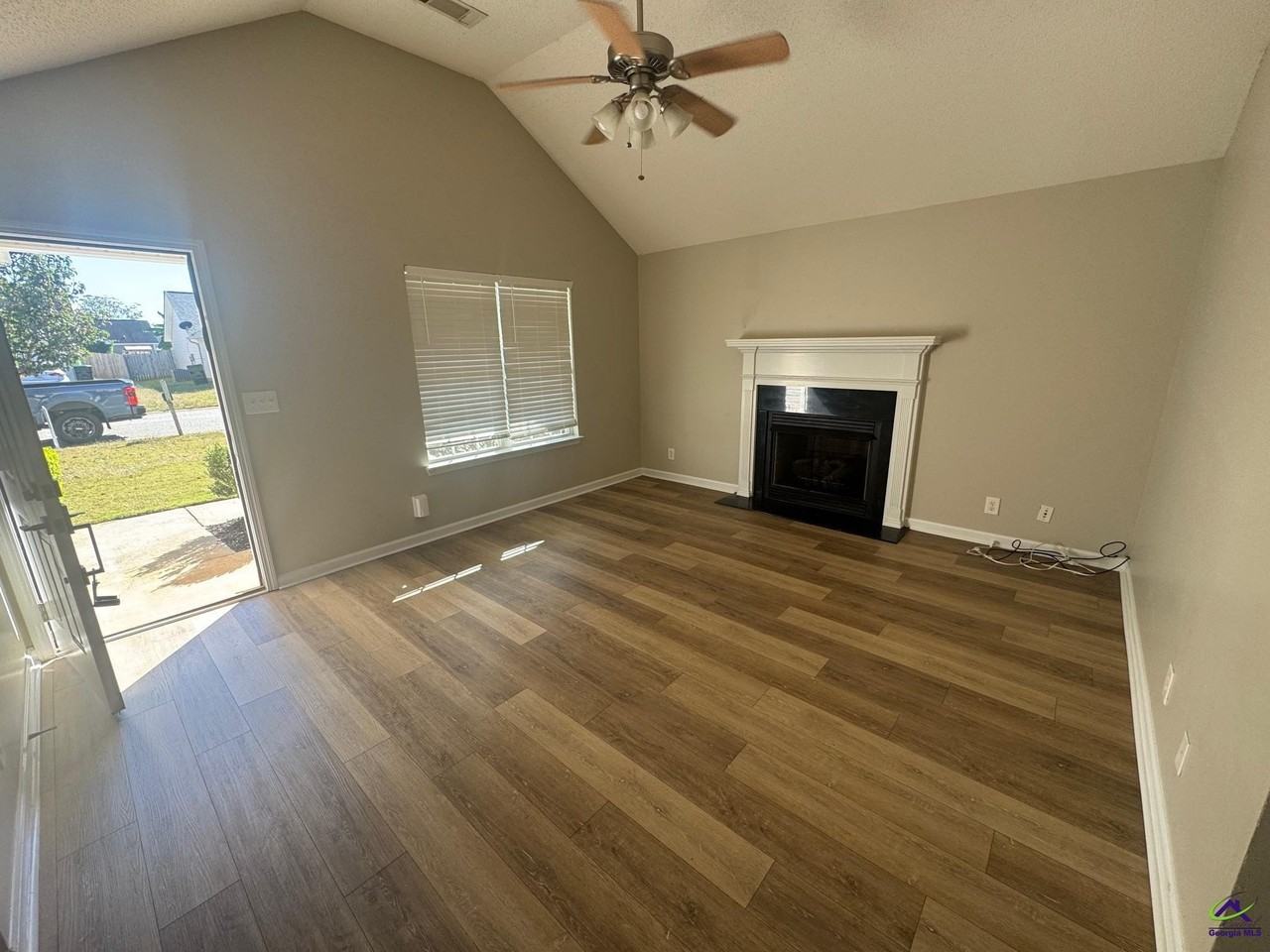310 Grand Ave - Photo 6 of 13