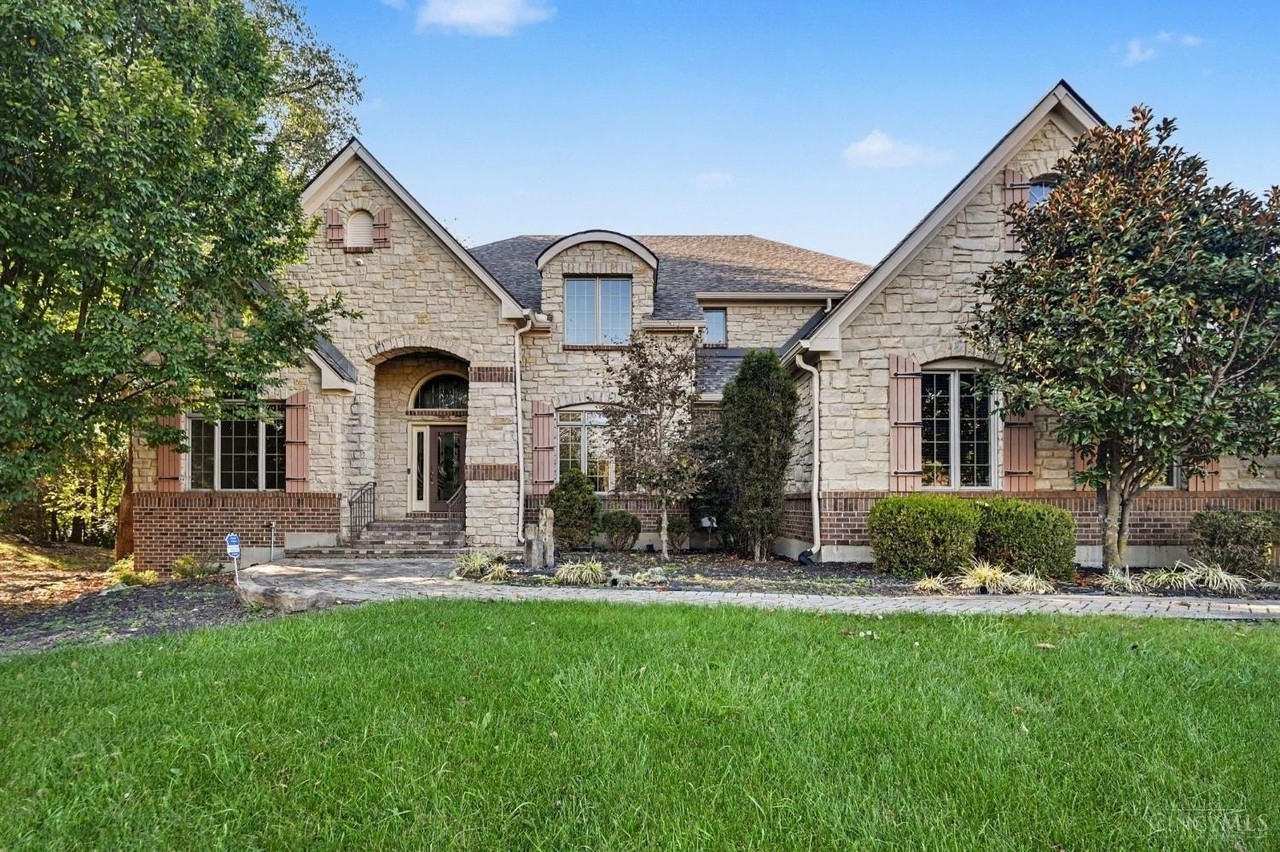 7491 Country Brook Ct - Photo 2 of 34