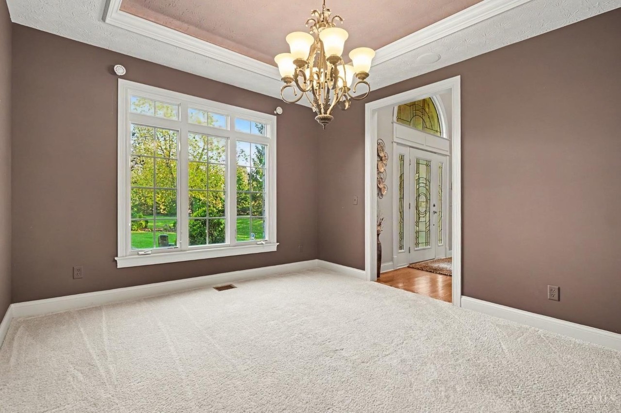 7491 Country Brook Ct - Photo 5 of 34