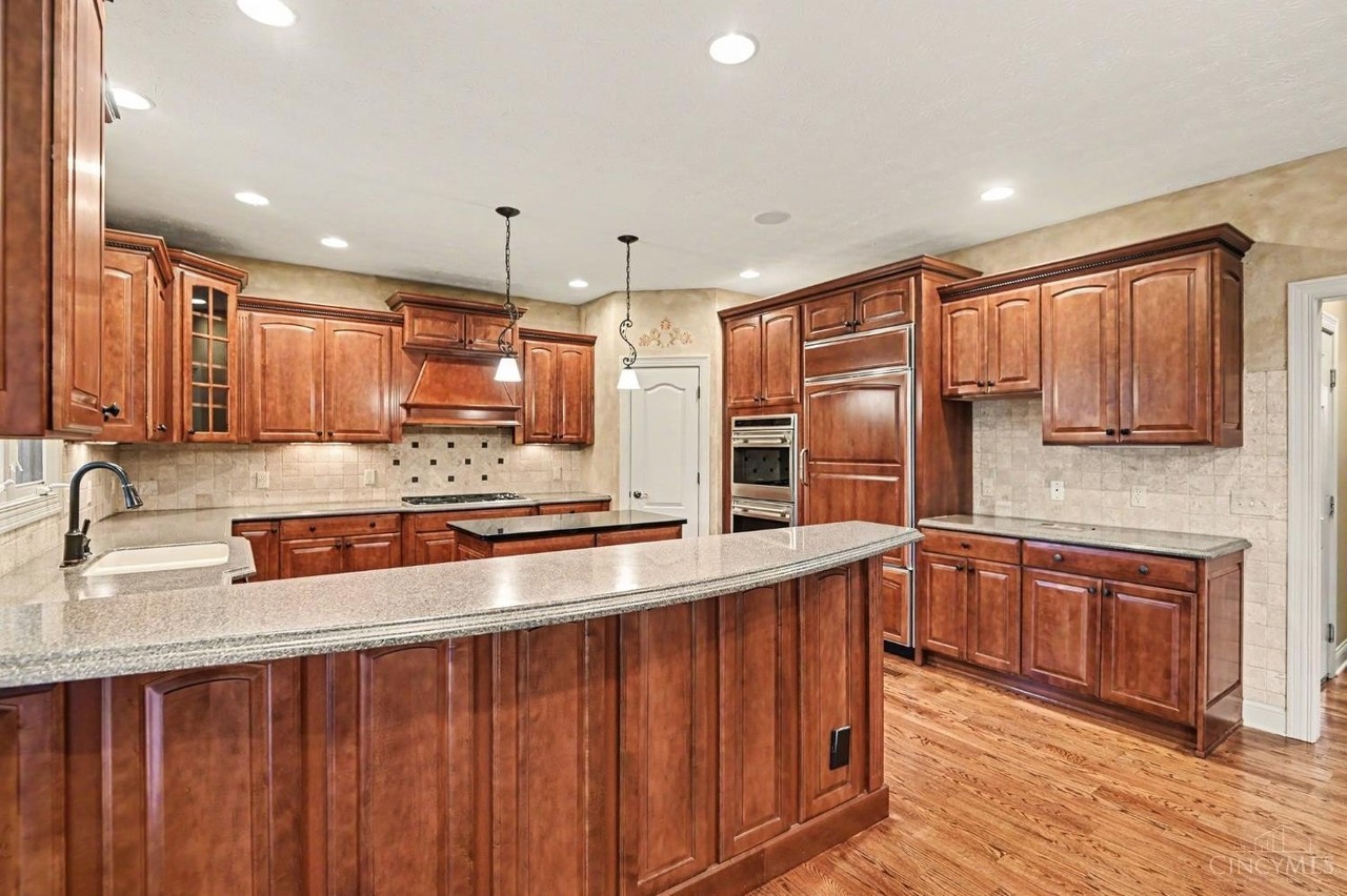 7491 Country Brook Ct - Photo 7 of 34