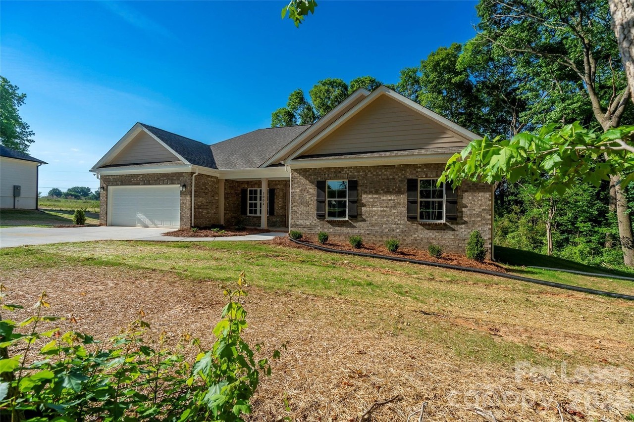 3004 Buffet Ln - Photo 3 of 30