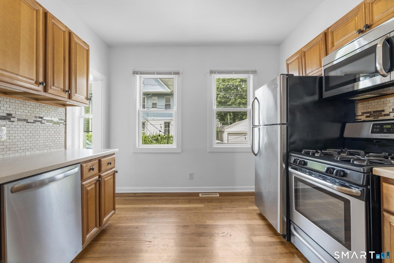 768 Stratford Ave #1 - Photo 3 of 15