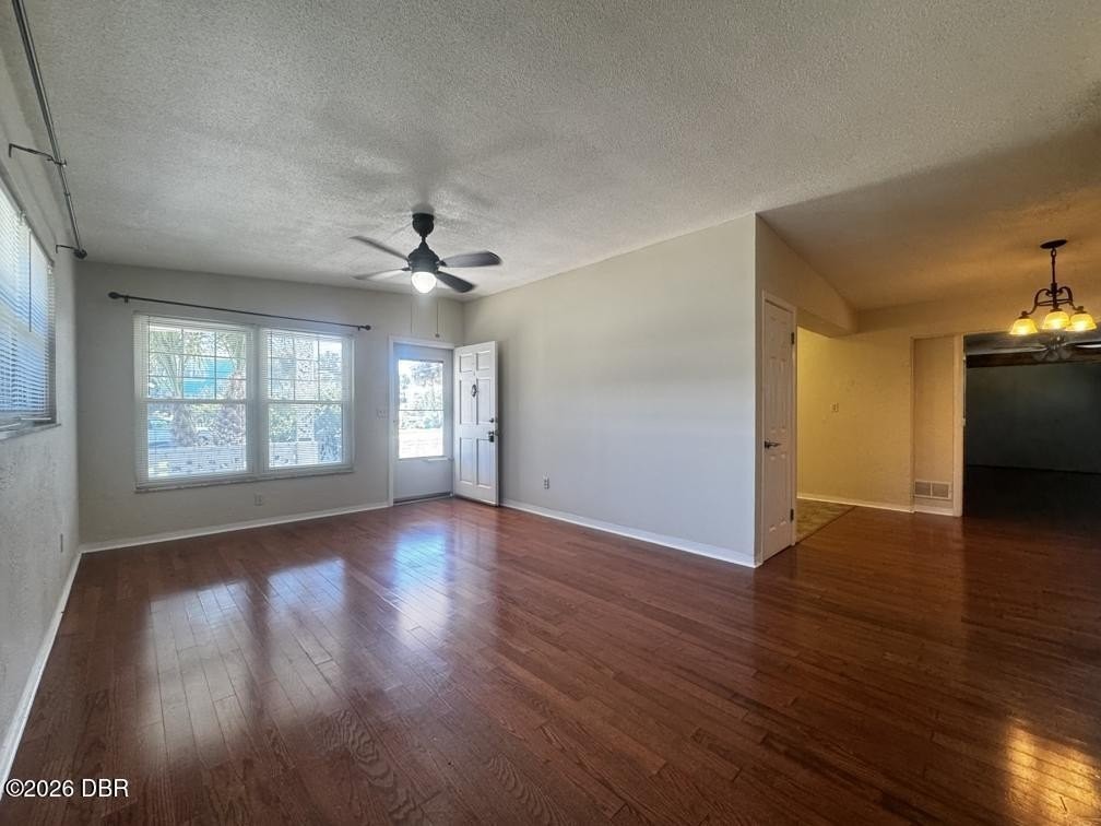 123 Bridgeport Rd - Photo 4 of 25