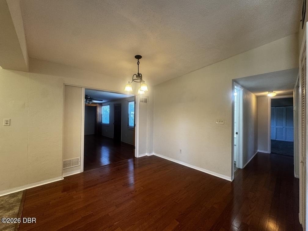 123 Bridgeport Rd - Photo 5 of 25