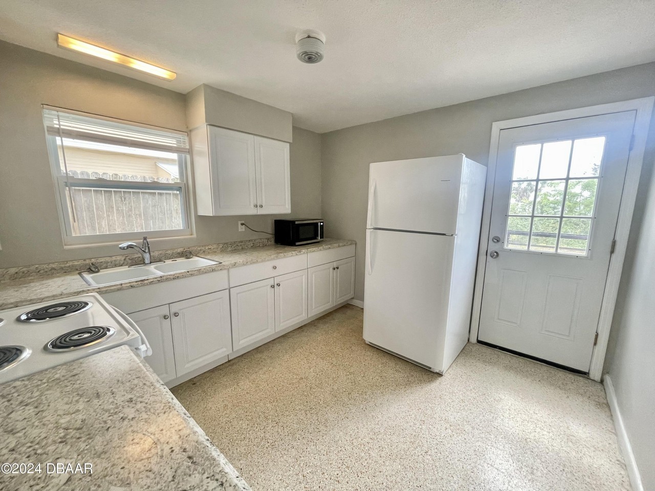 3864 S Atlantic Ave #WEST - Photo 4 of 10