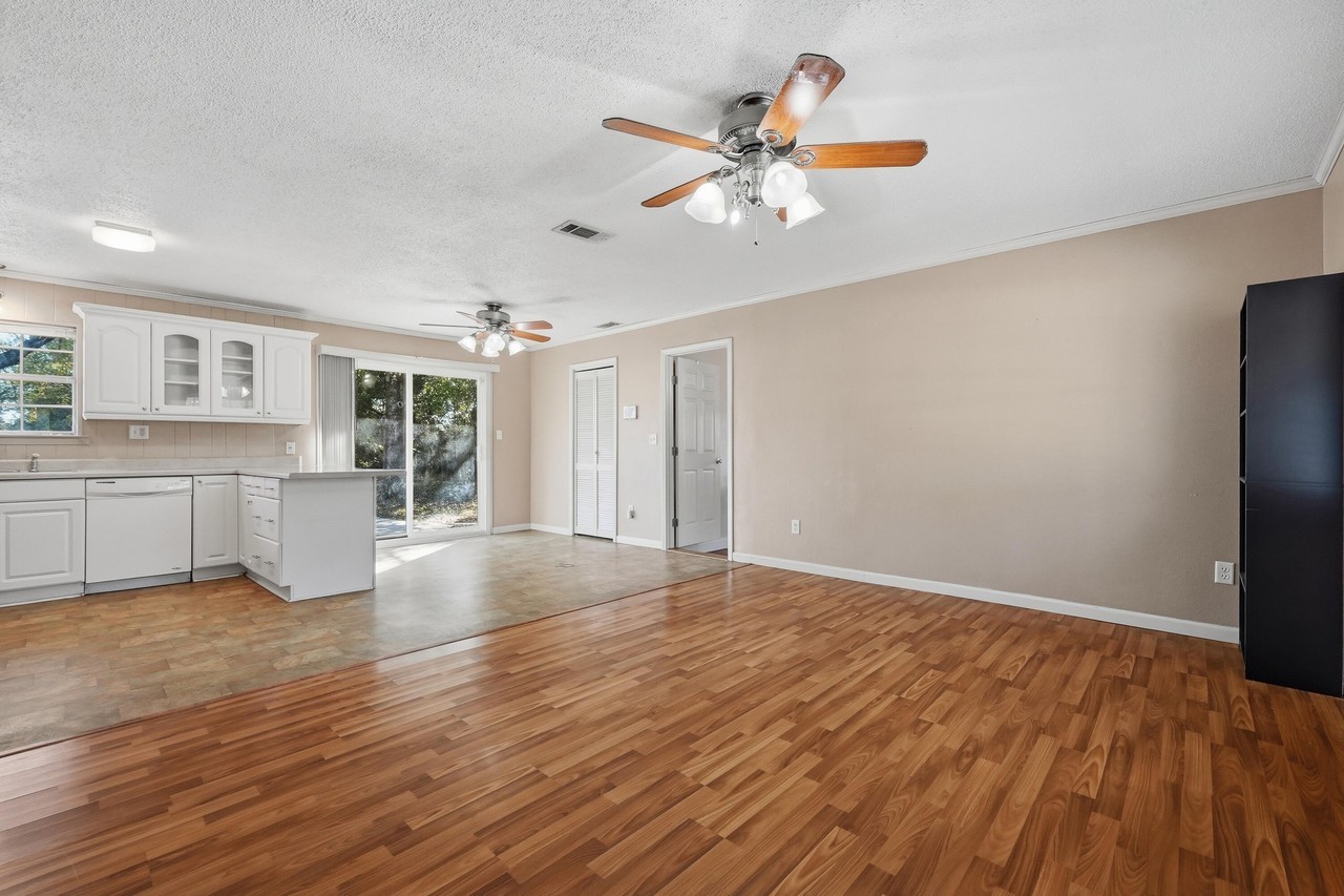 132 Sidney Ave - Photo 5 of 35
