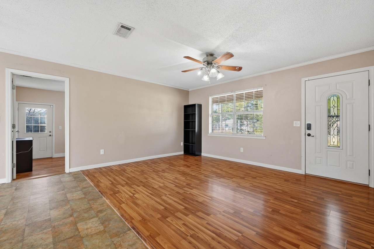 132 Sidney Ave - Photo 6 of 35