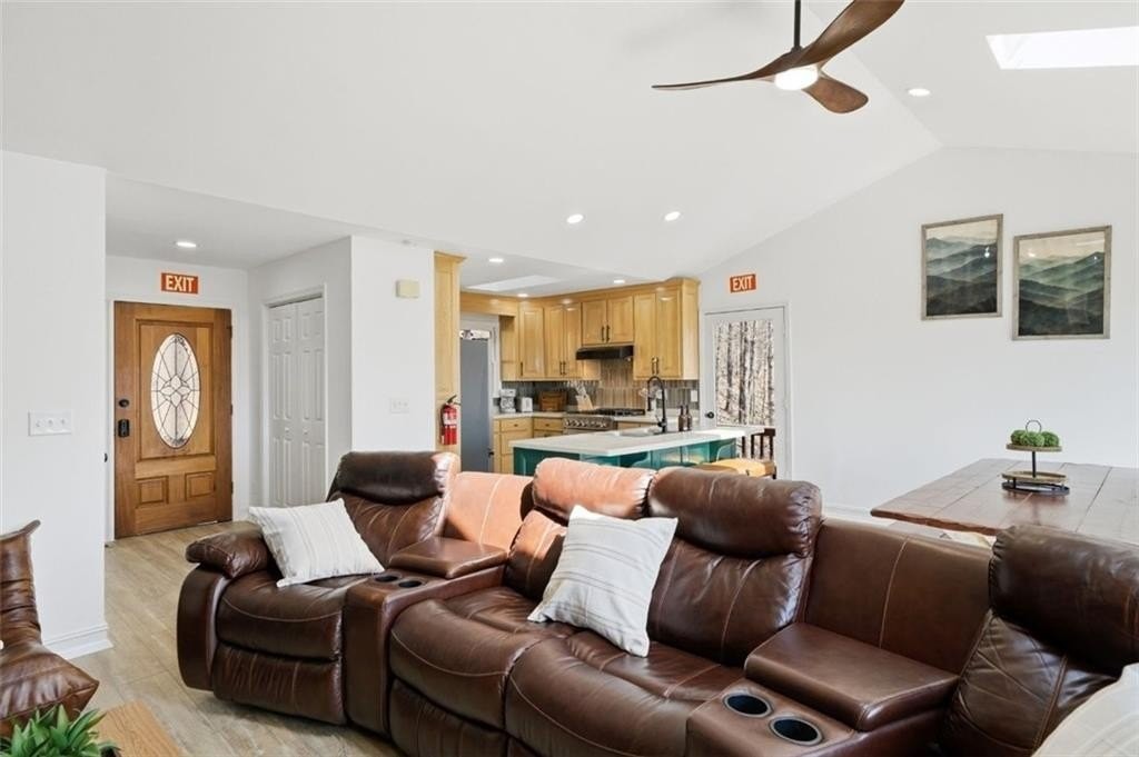 1353 Little Hendricks Mountain Rd - Photo 4 of 48