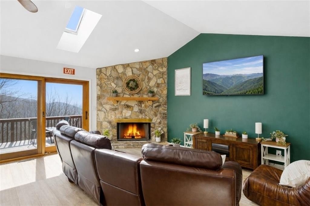 1353 Little Hendricks Mountain Rd - Photo 5 of 48